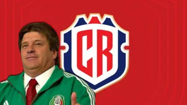 Miguel Herrera junto al escudo de Costa Rica / FOTO CERO CERO