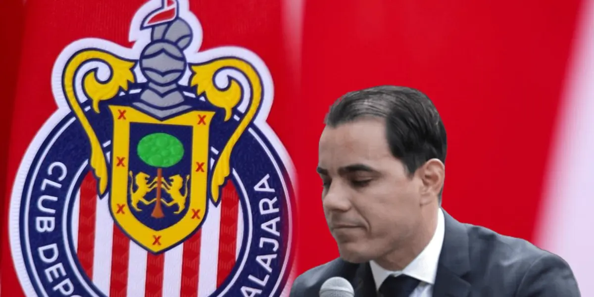 Omar Bravo con micrófono y logo de Chivas/ Foto Rebaño Pasión.