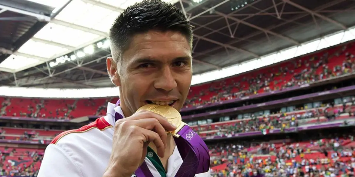 Oribe Peralta con la medalla de oro. Foto: Elnorte