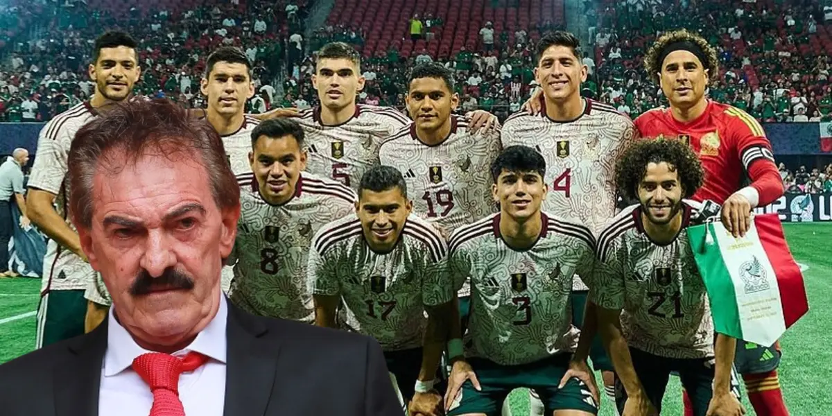 Ricardo La Volpe junto a la alineación de la Selección Mexicana / FOTO MEXSPORT 